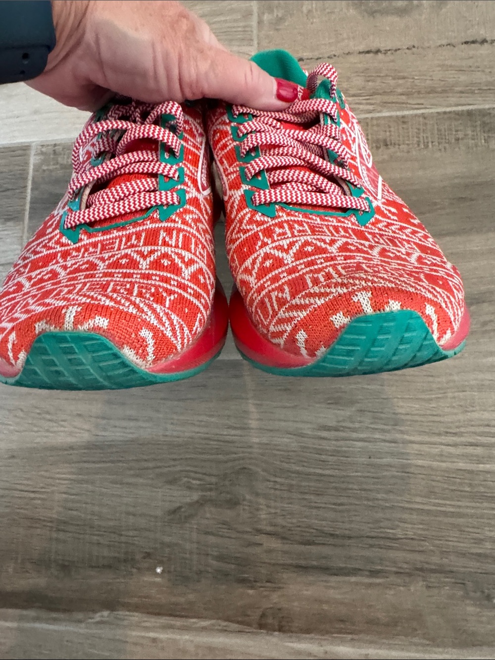 Brooks 7 1/2 Levitate Run Merry print sneakers shoes - Picture 3 of 5